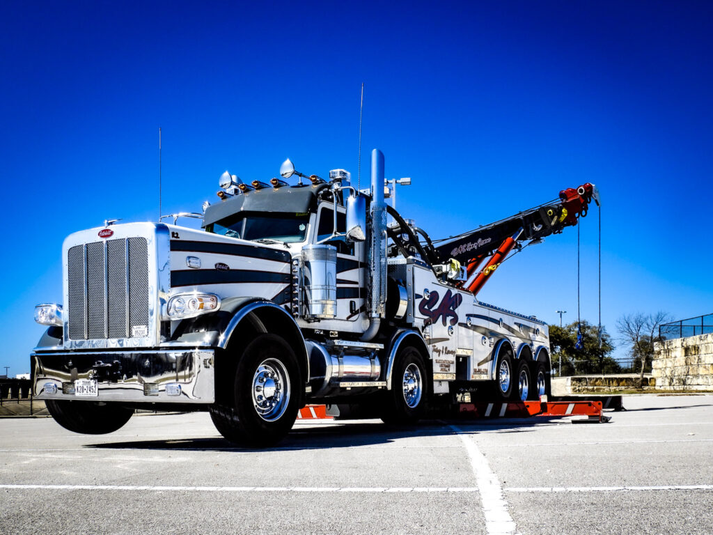 Rotator crane lifting commercial vehicle – rotating crane service Temple TX